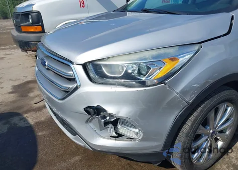 2017 Ford Escape Titanium z USA, uszkodzony, nr VIN 1FMCU0JD0HUD09406